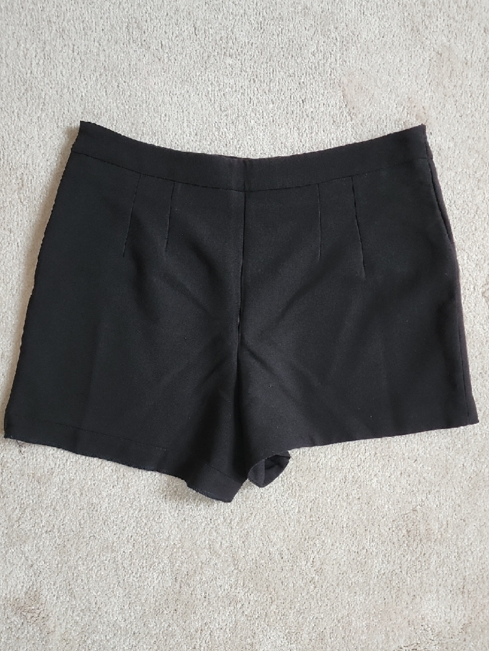 le chateau Black High-Waist Buttoned Shorts Sz 14 - Picture 4 of 5